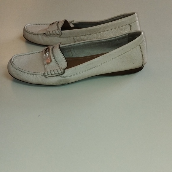 Coach  Fredrica A5175 Beige Pebble Grain Leather Slip On Loafers Size 8B - Picture 2 of 8